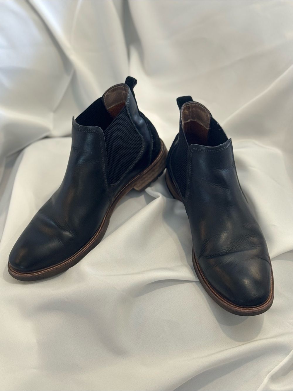 Florsheim Men's Black Leather Chelsea Boots - Classic Slip-On Style